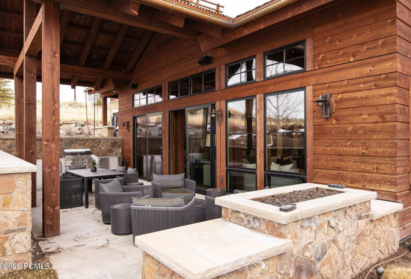 018_7357nvictoryclubdr088_163