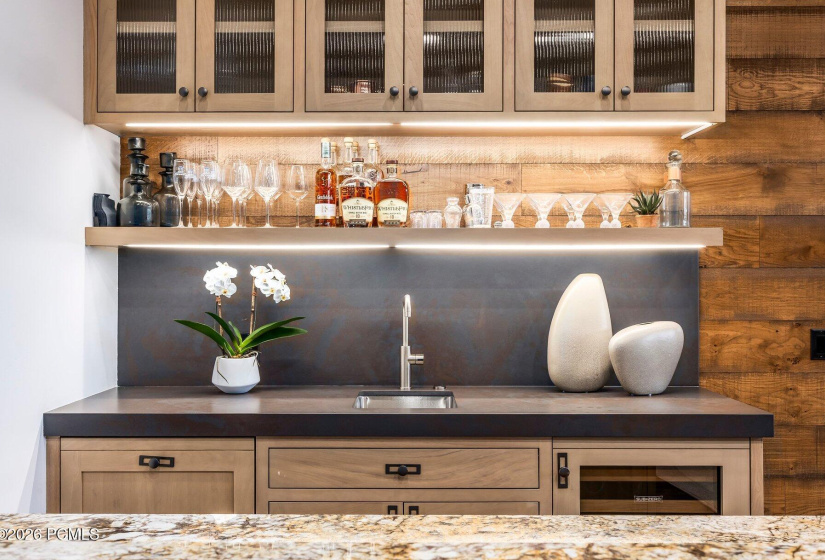 021_7357nvictoryclubdr41_475