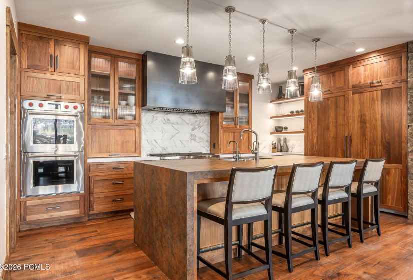 003_7357nvictoryclubdr05_303