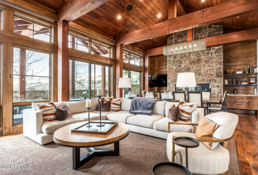 005_7357nvictoryclubdr01_472