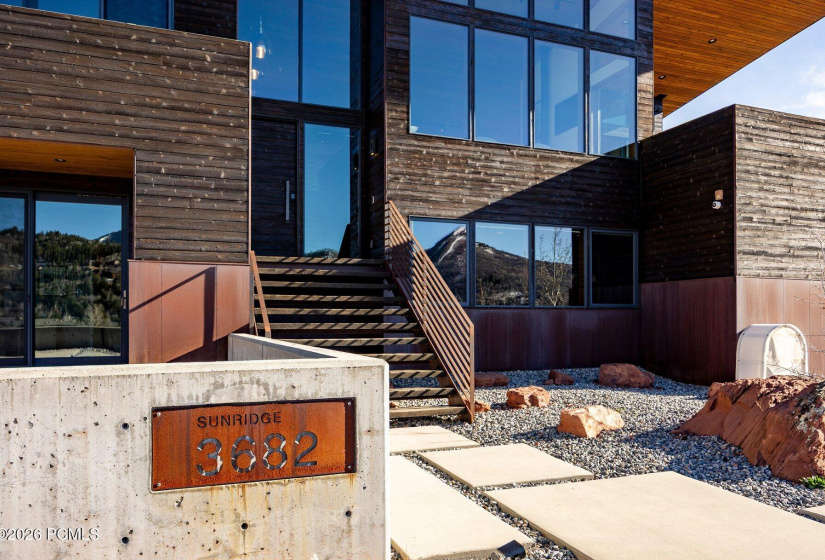 048_3682_sunridge_drive-057_368