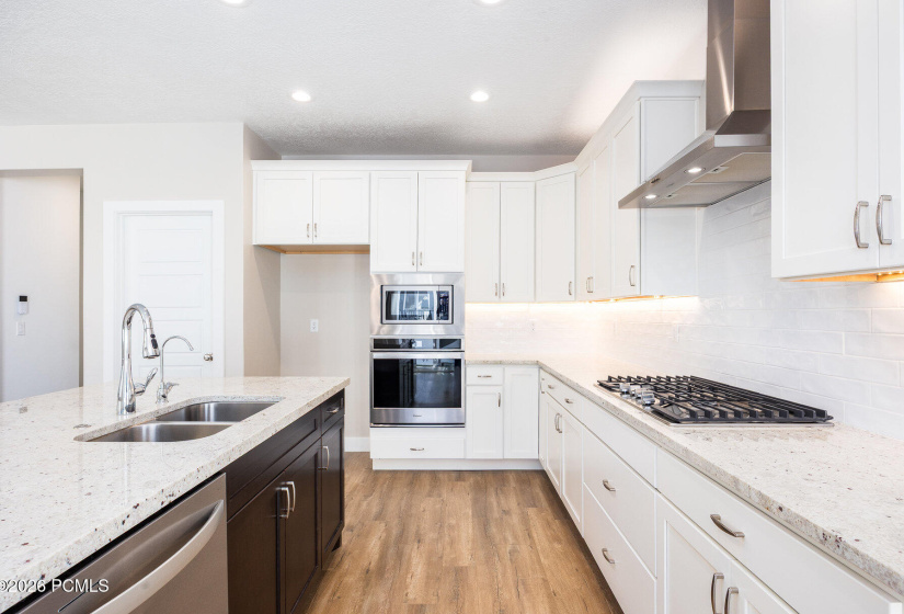 019_1681s1110e-24-bh_216