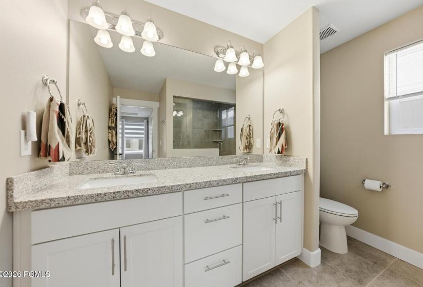 17_Bathroom_1800x1200_4319754