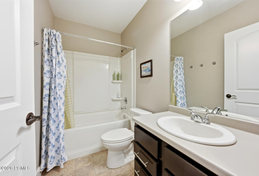 24_Bathroom_1800x1200_4319744