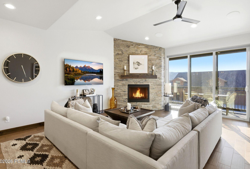 8_DSC05808_with_fire