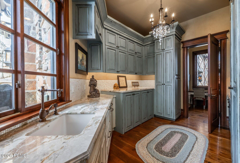 028_1083snowberryst45_380