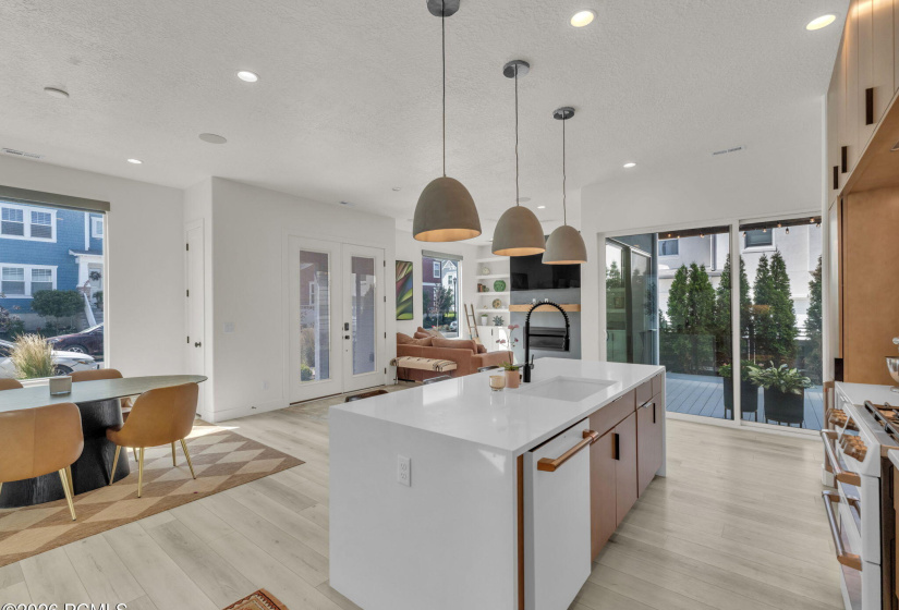 12-web-or-mls-11609-dorian-dr