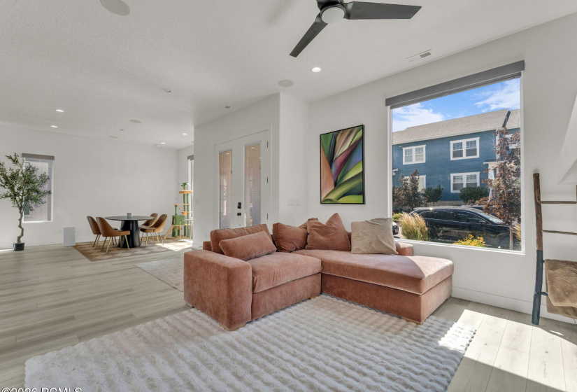 16-web-or-mls-11609-dorian-dr