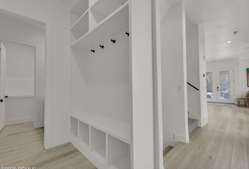 21-web-or-mls-11609-dorian-dr