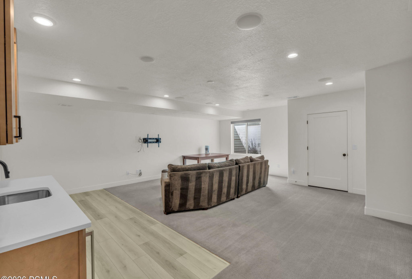 23-web-or-mls-11609-dorian-dr