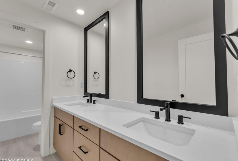 29-web-or-mls-11609-dorian-dr