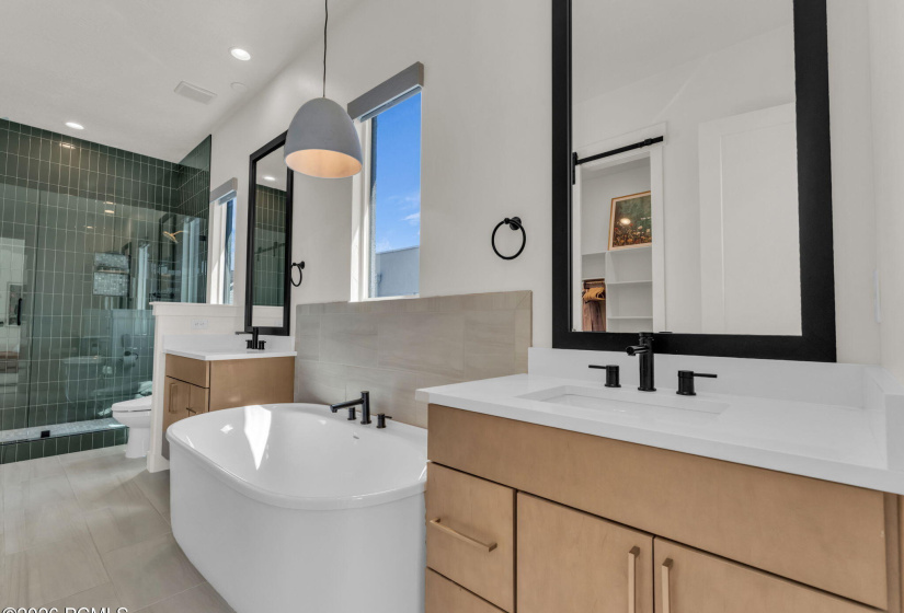 44-web-or-mls-11609-dorian-dr