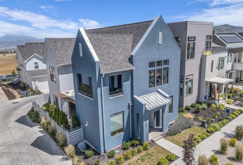 47-web-or-mls-11609-dorian-dr