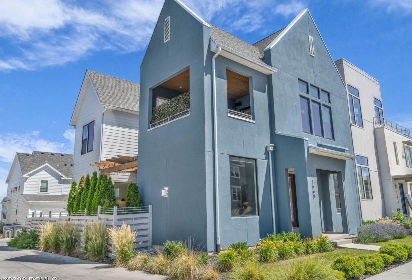 4-web-or-mls-11609-dorian-dr