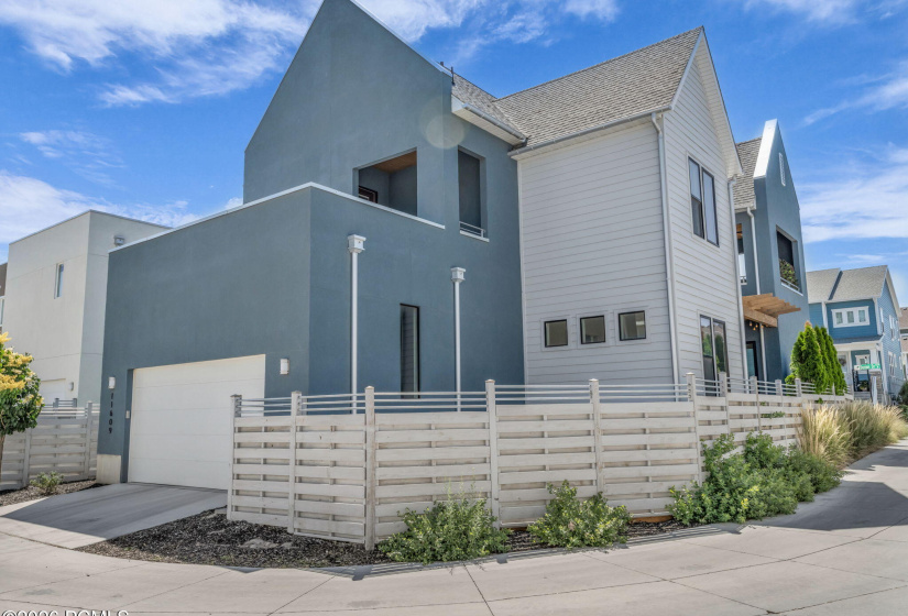 5-web-or-mls-11609-dorian-dr