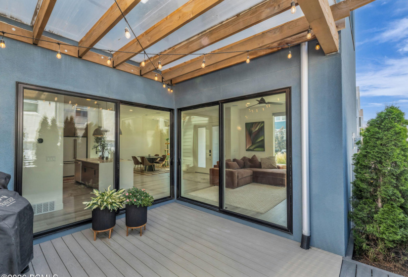 6-web-or-mls-11609-dorian-dr