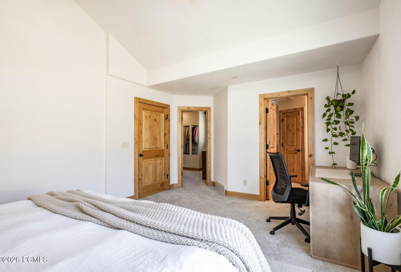 016_3360cedardrive-43_693