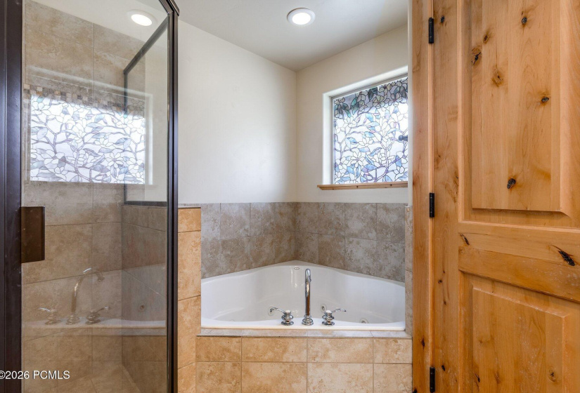 018_3360cedardrive-47_240