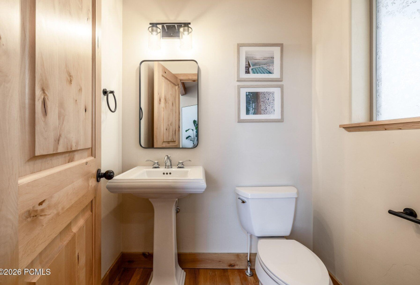 020_3360cedardrive-38_545