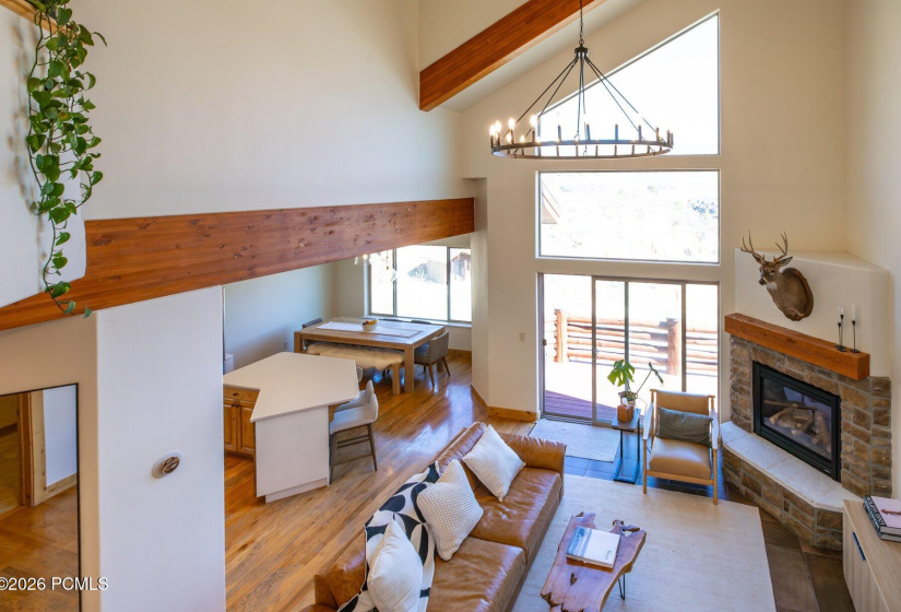 023_3360cedardrive-41_621