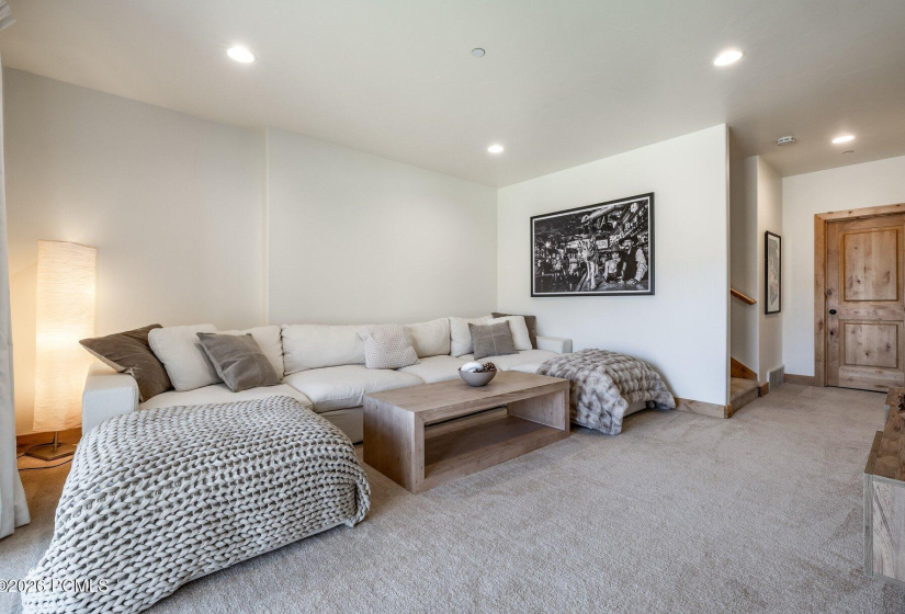 024_3360cedardrive-18_543