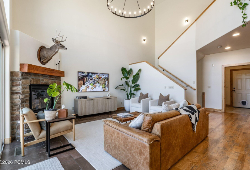 002_3360cedardrive-26_367