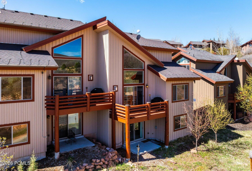 032_3360cedardrive-07_783