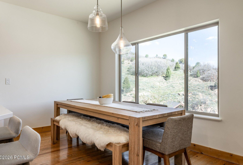 007_3360cedardrive-31_143