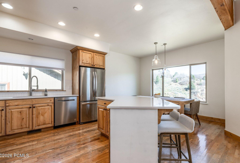 008_3360cedardrive-32_842