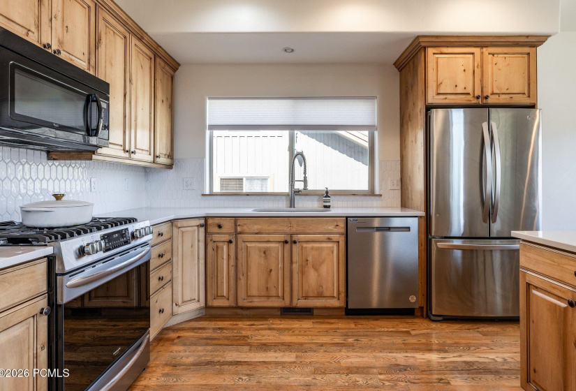 009_3360cedardrive-33_616