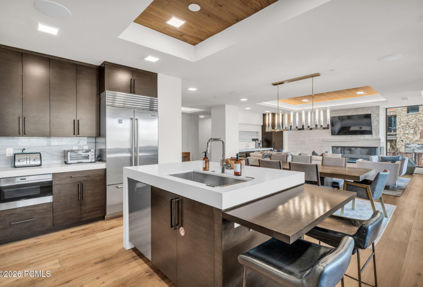 12-web-or-mls-7697-village-way-104