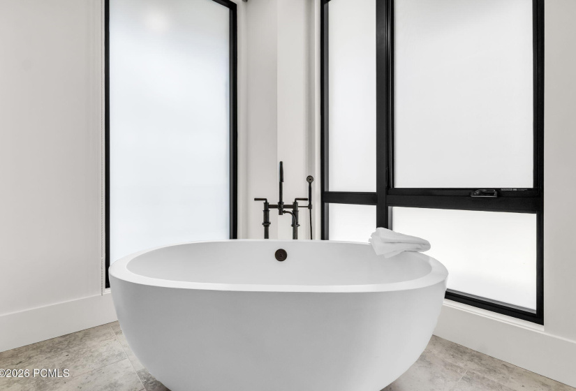 18-web-or-mls-7697-village-way-104