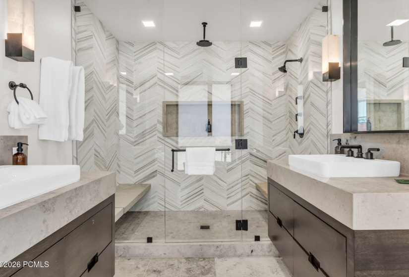 19-web-or-mls-7697-village-way-104