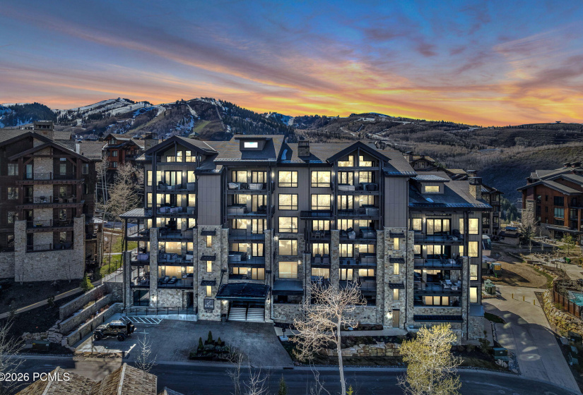 1-web-or-mls-7697-village-way-104