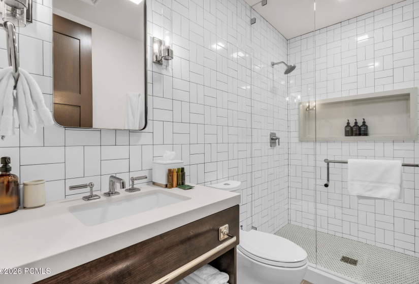 23-web-or-mls-7697-village-way-104