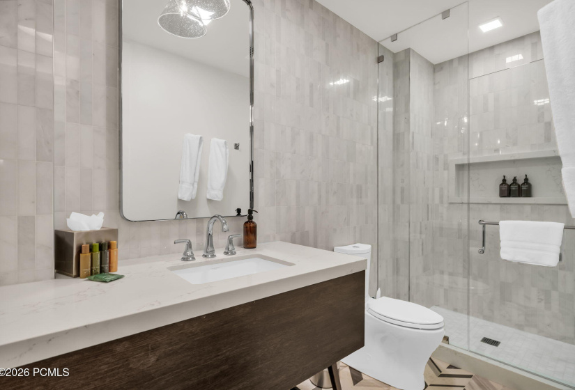 24-web-or-mls-7697-village-way-104