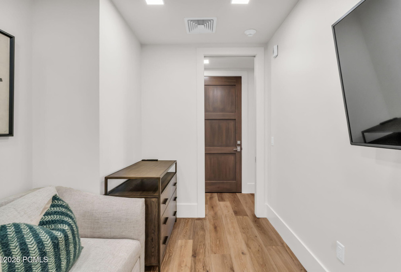 26-web-or-mls-7697-village-way-104