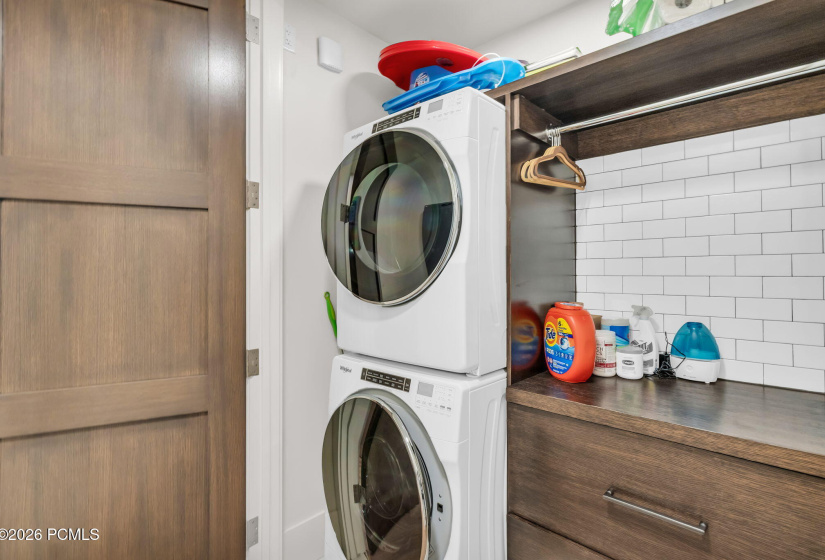 27-web-or-mls-7697-village-way-104