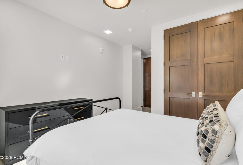 29-web-or-mls-7697-village-way-104