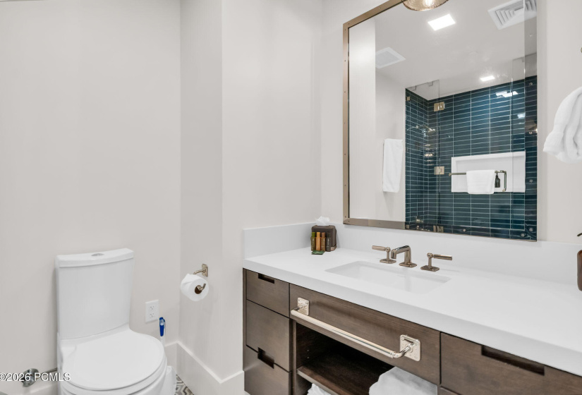 31-web-or-mls-7697-village-way-104