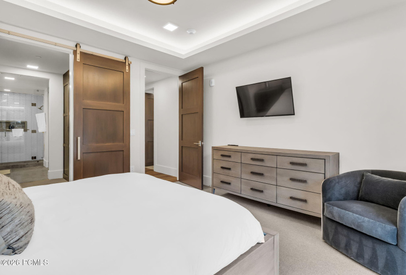 33-web-or-mls-7697-village-way-104