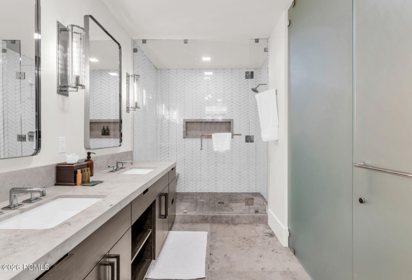 35-web-or-mls-7697-village-way-104