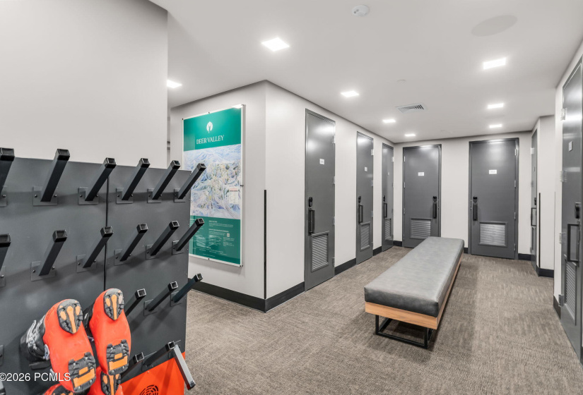 47-web-or-mls-7697-village-way-104