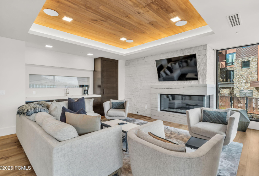 4-web-or-mls-7697-village-way-104