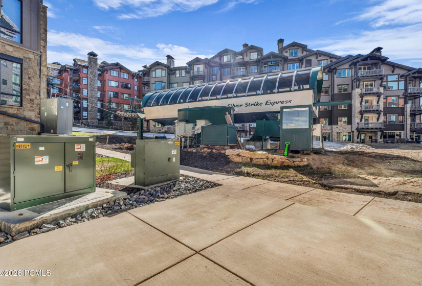 52-web-or-mls-7697-village-way-104