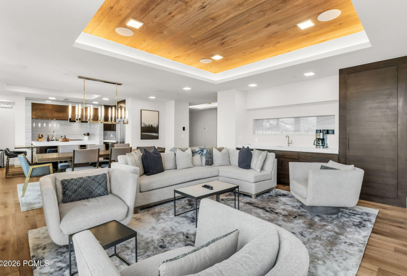 6-web-or-mls-7697-village-way-104