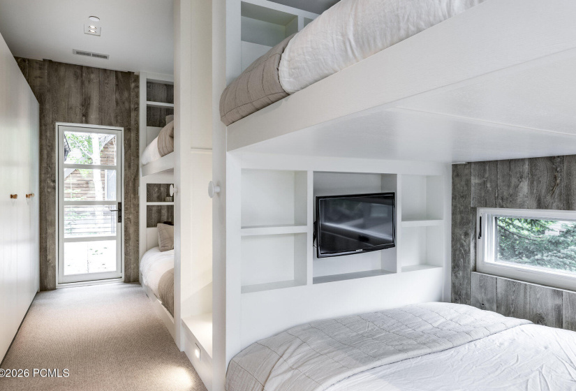 048_63-130websterct63_781