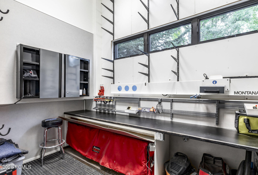 058_46-130websterct46_987