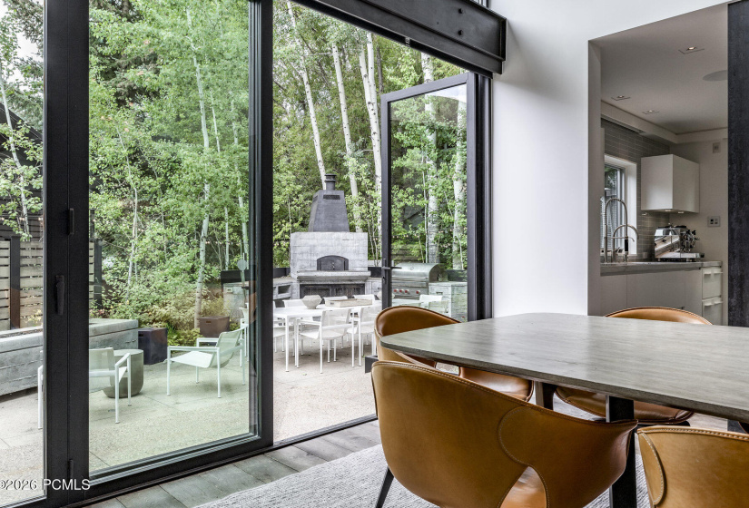 010_24-130websterct24_792