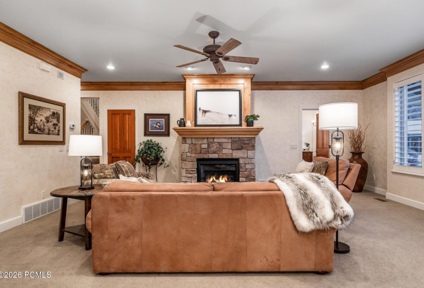 013_1164nvillagecircle-39_737